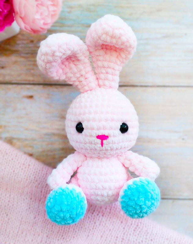 Blauwvoet roze pluche Konijntje Amigurumi (2)
