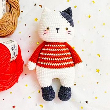 Kat in een Gestreepte Trui Haken Patroon (1)