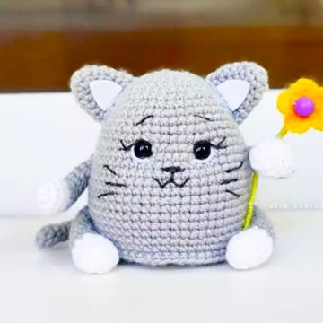 Schattige Kat met Bloem PDF Haken Patroon (1)